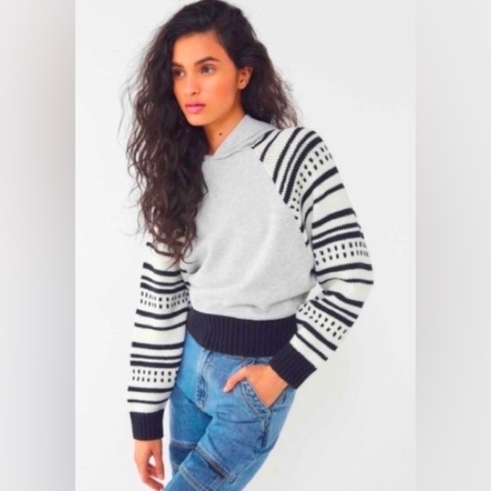 💫HP‼️💫 URBAN OUTFITTERS Hoodie w/ Knit Sleeves in Gray/Black/White, Small - Picture 2 of 7